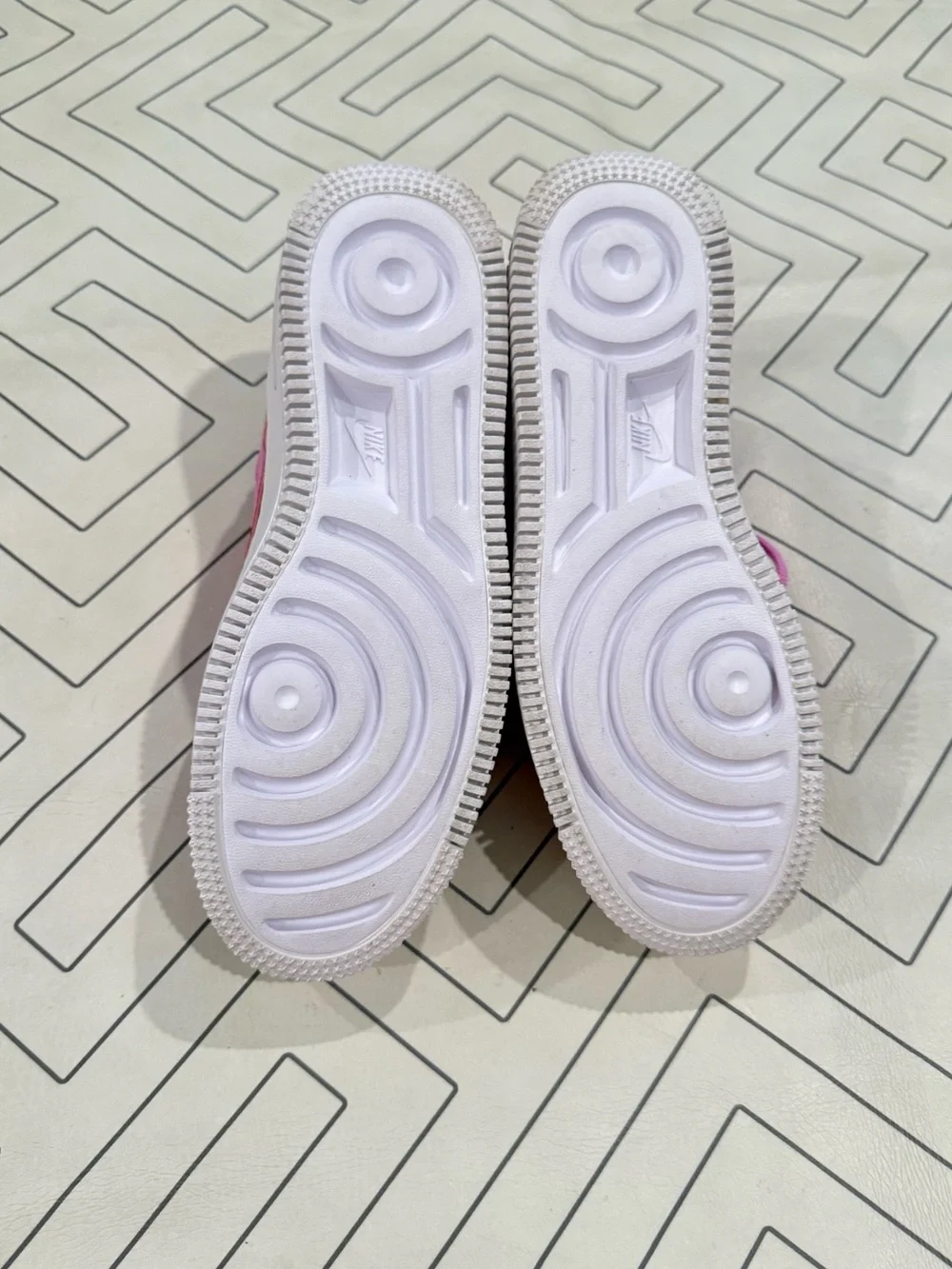 Nike Air Force 1 Sage Low 'Psychic Pink Sneakers